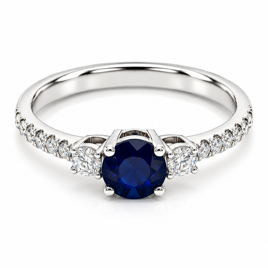 Anillo de compromiso en oro blanco de 14 Kilates con diamantes laterales y un Zafiro central en corte redondo | 14JC163415LQ-S