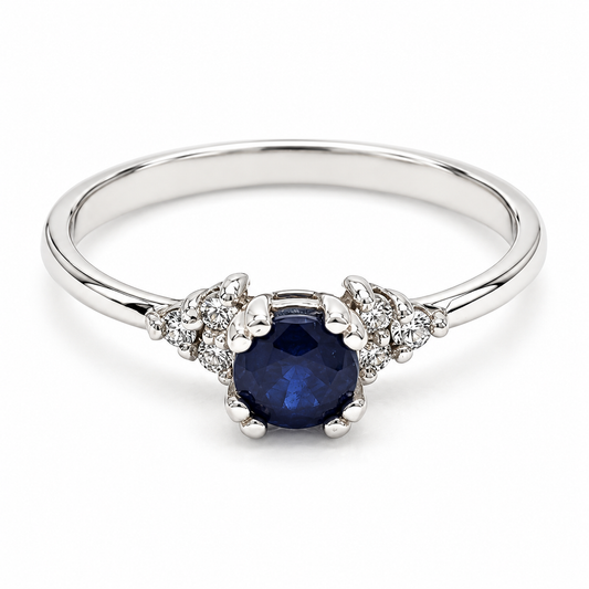 Anillo de compromiso en oro blanco de 14 Kilates con Diamante natural y Zafiro | 14JC5198BLQ