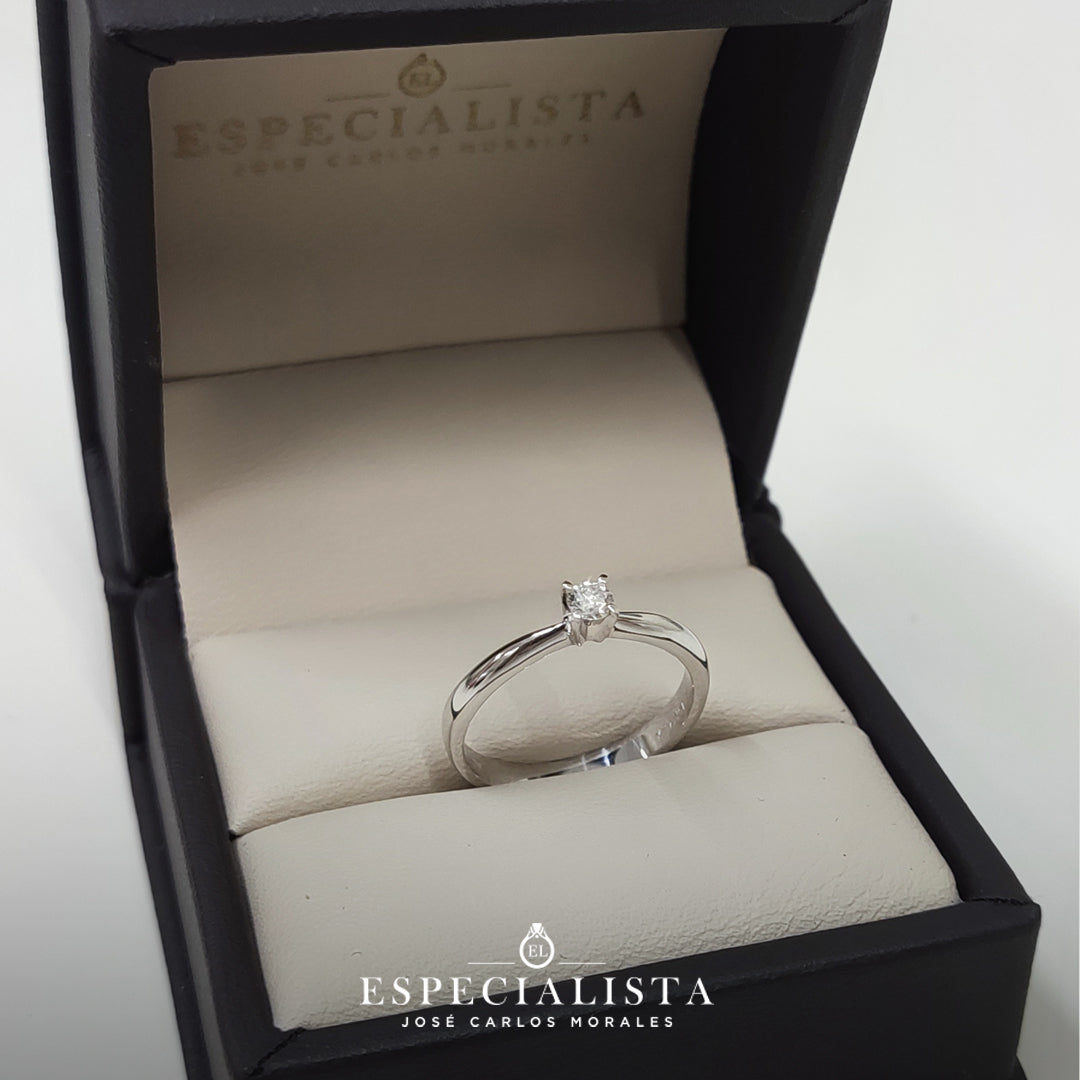 14JC42LQ-11 Anillo de compromiso en oro blanco de 14 Kilates, con diamantes naturales.
