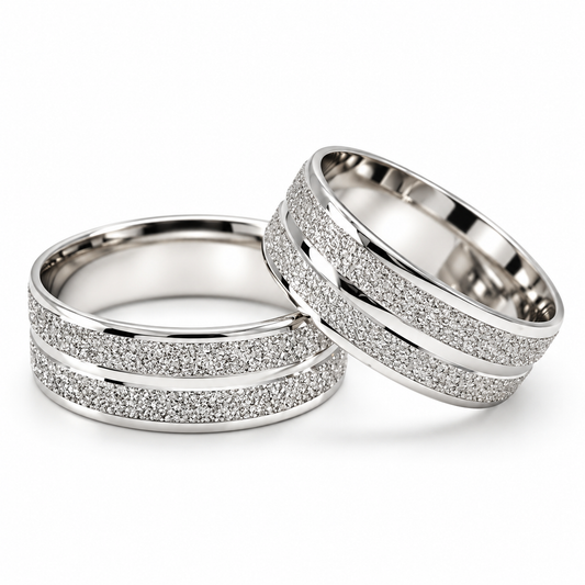 Argollas de matrimonio texturizadas en oro blanco con línea central | 20B44LQ