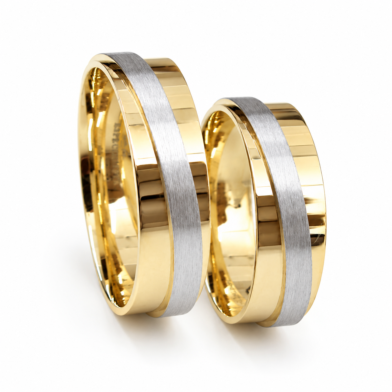 21C1LQ Par de argollas de Matrimonio en oro combinado de 14 Kilates.