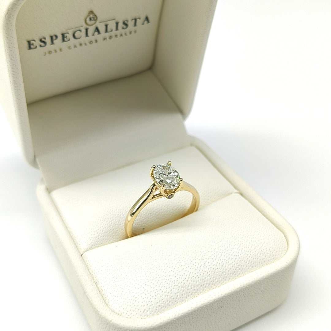 25JCL24LQ Anillo de compromiso tradicional en oro Amarillo de 14 kilates con diamante de laboratorio en corte Oval