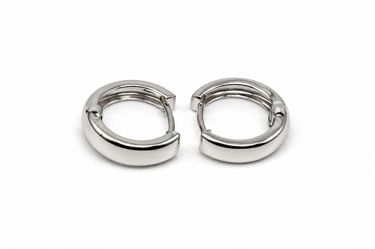Arracadas huggie lisas en oro blanco de 10K | 61AR10398LQ