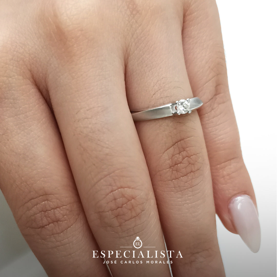 14JC13LQ Anillo de compromiso en oro blanco de 14 Kilates, con Diamante natural.