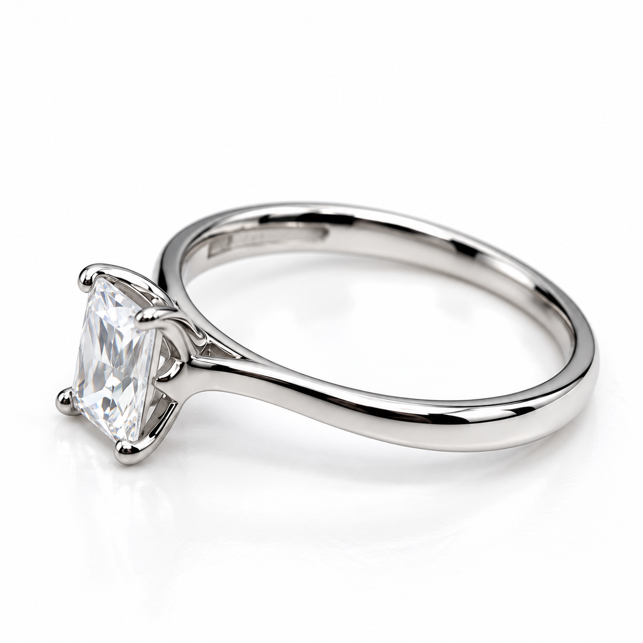 Anillo de compromiso en oro blanco de 14 Kilates corte esmeralda | 11ZB9170LQ