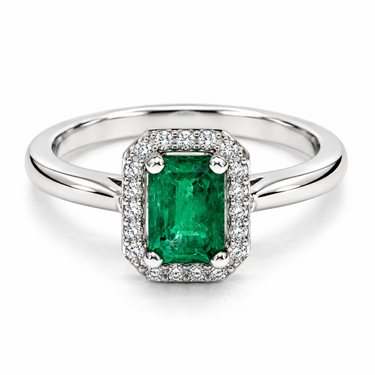 Anillo de compromiso en oro blanco de 14 Kilates, con diamantes y una Esmeralda central | 14JCU795ELQ