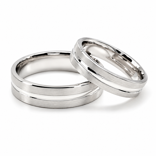 Argollas de matrimonio en oro blanco con línea central | 20B101-54LQ