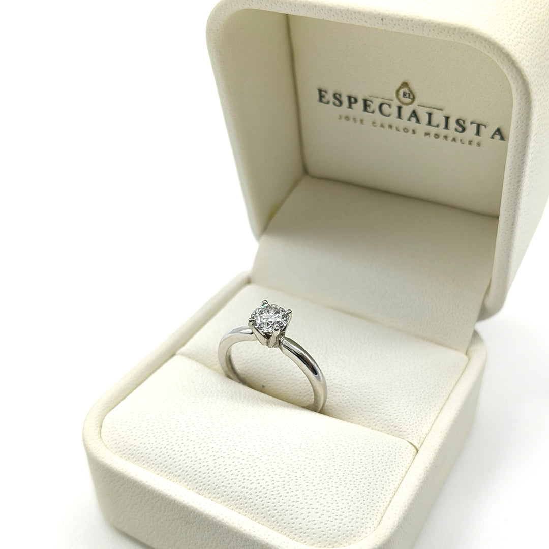 25JCL09BLQ Anillo de compromiso con Diamante de Laboratorio en oro de 14 Kilates