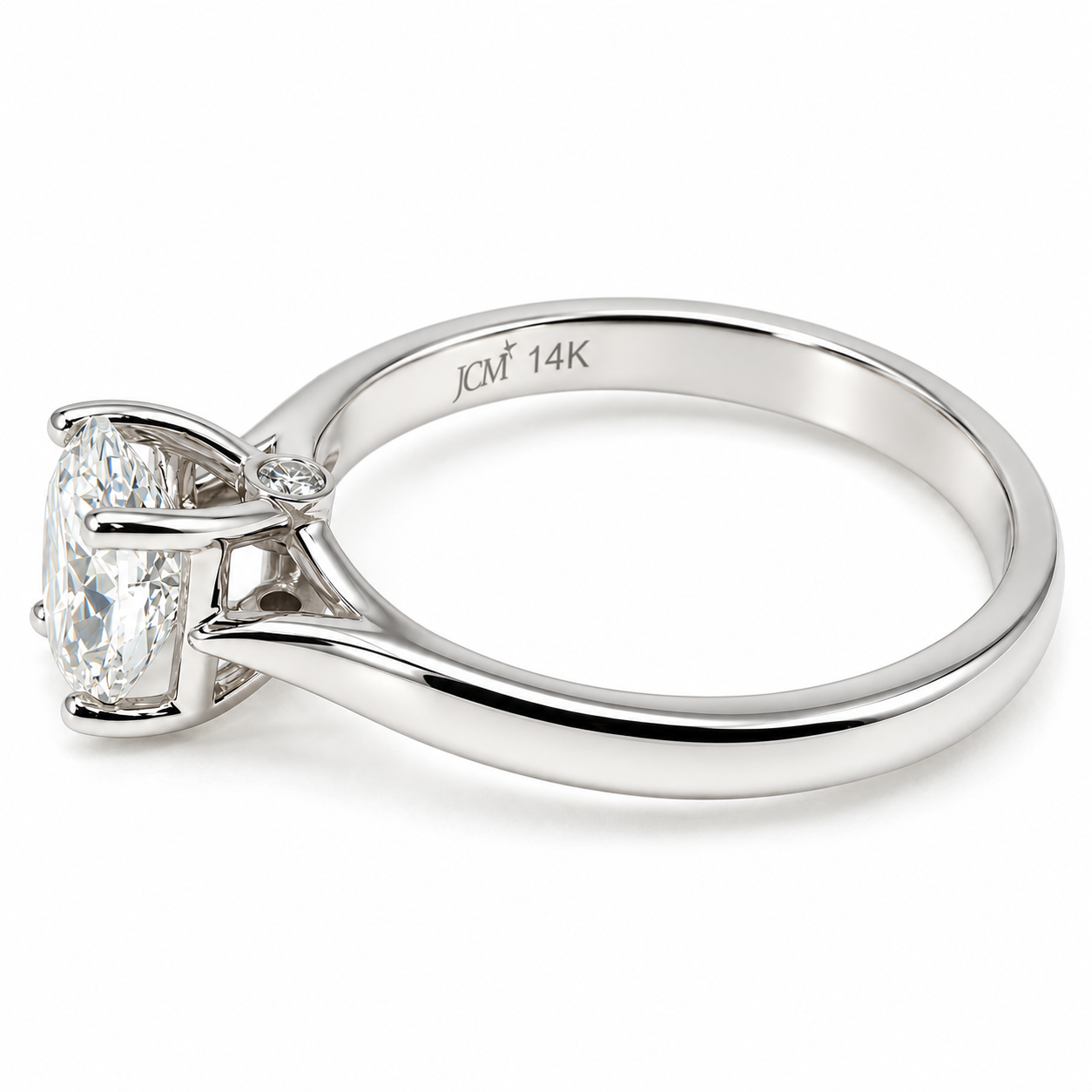 Anillo de compromiso tradicional en oro blanco de 14 kilates con diamante de laboratorio en corte Oval | 25JCL24BLQ