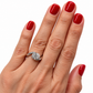 Anillo de compromiso curvo en oro blanco de 14 kilates con diamante de laboratorio | 25JCL29LQ