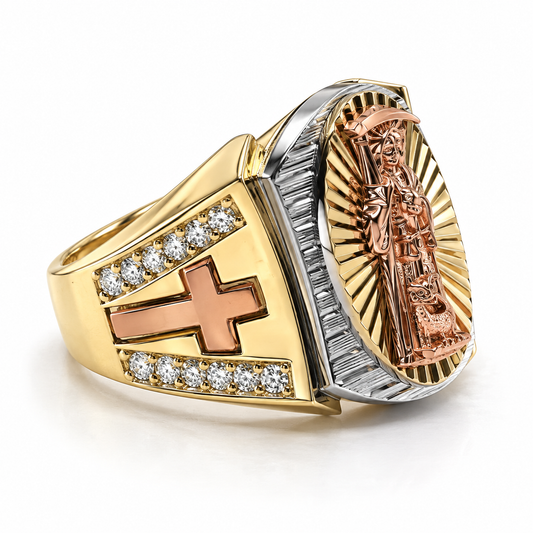 30JC52LQ Anillo para Caballero con imagen de la Santa Muerte en oro florentino de 10 Kilates.