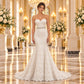 Vista frontal del vestido de novia Asper 51AS9157LQ corte sirena color Ivory, en modelo en lobby de hotel.