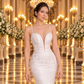 Detalle frontal del escote corazón con abertura en V, tirantes finos y encaje veneciano del vestido de novia 51BBCM23LQ en ivory.