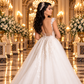 Detalle posterior del vestido 51BDD15LQ ivory, espalda baja con tul de ilusión, detalles de perlas y botones.