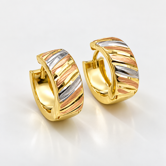 Arracadas anchas con líneas diagonales en oro florentino de 14K | 610096LQ