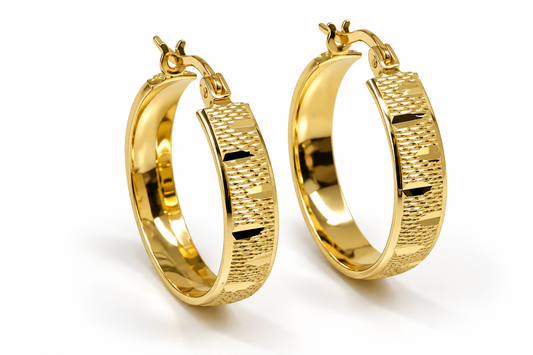 Arracadas anchas con textura geométrica en oro amarillo de 14K | 610132LQ