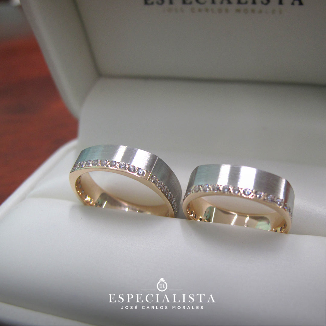 Argollas de Matrimonio oro rosa con centro blanco en mate de 14 K