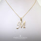 Dije de inicial M con circonias en oro de 10 o 14K | 6040219LQ-M