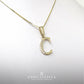 Collar con inicial C y circonias en oro de 10 o 14K | 6040233LQ-C